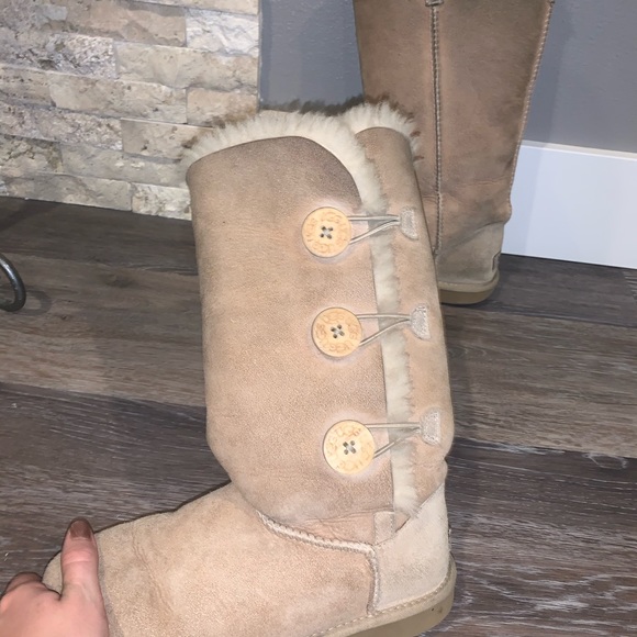 AUTHENTIC UGG BOOTS - Picture 6 of 7